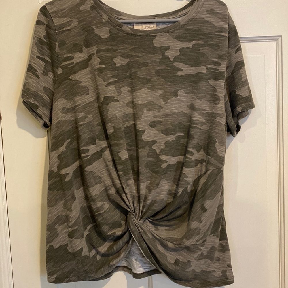 Short sleeve camo tee